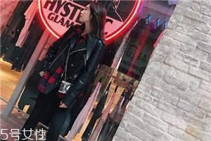 短款皮衣怎么搭配好看？酷girl的冬日選擇