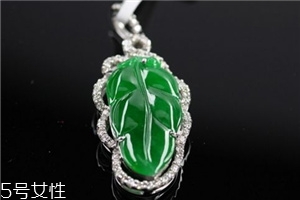 翡翠a貨多少錢？高檔手鐲上千萬(wàn)元