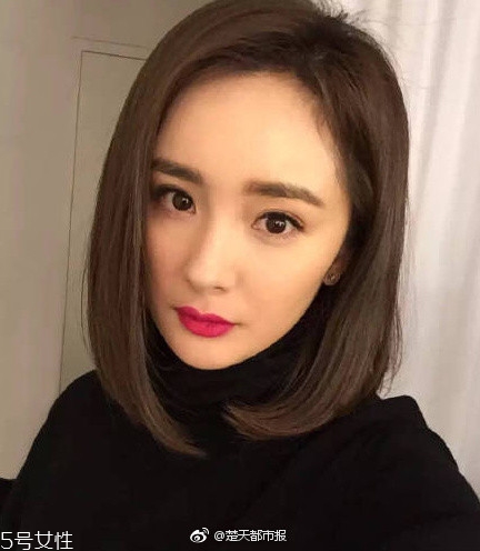 短發(fā)發(fā)尾外翻的發(fā)型怎么弄？誰弄誰美