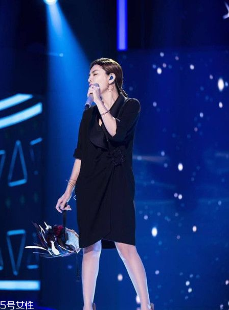 上身瘦下身胖怎么穿衣？穿裙子最遮肉