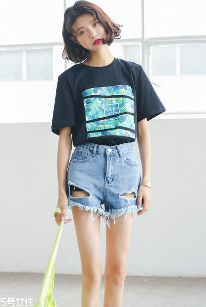 上身瘦下身胖怎么穿衣？穿裙子最遮肉