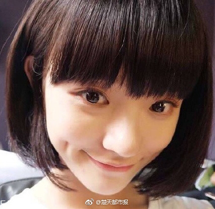 短發(fā)發(fā)尾外翻的發(fā)型怎么弄？誰弄誰美