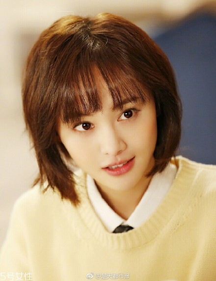 短發(fā)發(fā)尾外翻的發(fā)型怎么弄？誰弄誰美