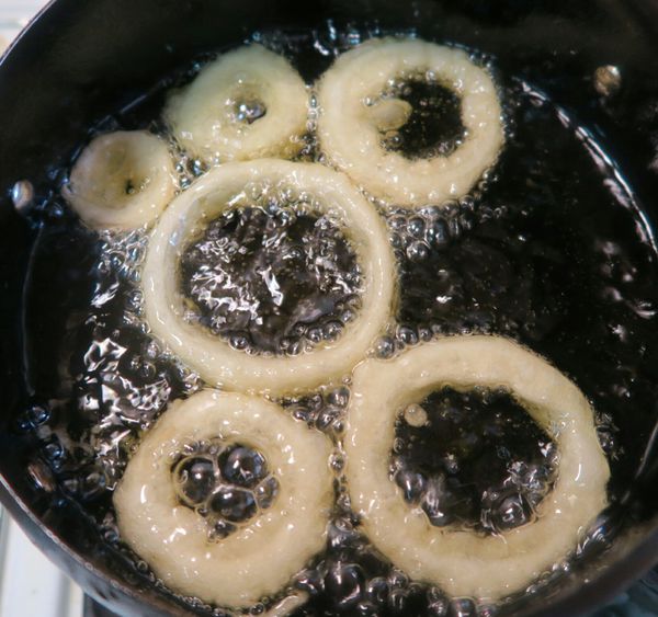 洋蔥圈怎么做好吃 輕盈脆口的做法 洋蔥圈怎么做好吃 輕盈脆口的做法