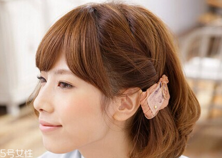 短發(fā)怎么做新娘造型？編發(fā)好看又簡(jiǎn)單