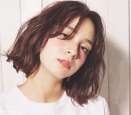 2018年將要流行的女生發(fā)型 女生短發(fā)燙發(fā)流行款 2018年將要流行的女生發(fā)型 女生短發(fā)燙發(fā)流行款