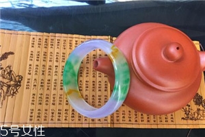 翡翠手鐲怎么看水頭？行家教你這樣挑