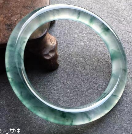 翡翠手鐲怎么看水頭？行家教你這樣挑