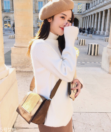 毛衣會縮水還是變大？和毛衣材質(zhì)有關(guān)