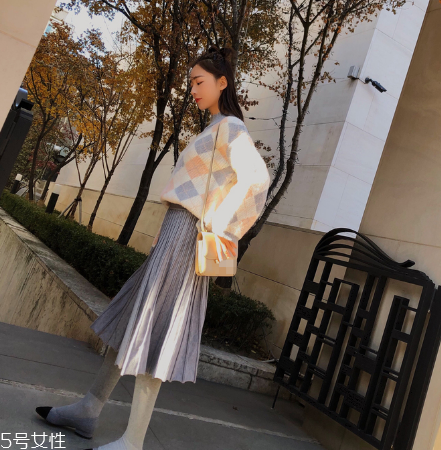 毛衣掉色嚴(yán)重怎么辦？巧用鹽水化解尷尬