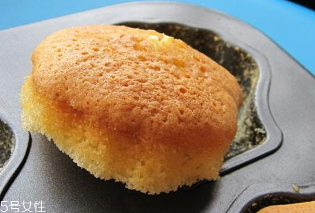 微波爐烤蛋糕要多長(zhǎng)時(shí)間 微波爐烤蛋糕時(shí)間 微波爐烤蛋糕要多長(zhǎng)時(shí)間 微波爐烤蛋糕時(shí)間