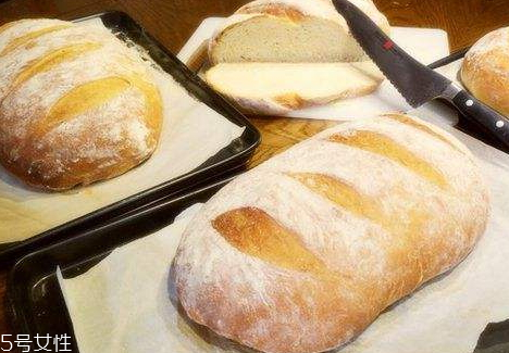 微波爐烤蛋糕要多長(zhǎng)時(shí)間 微波爐烤蛋糕時(shí)間 微波爐烤蛋糕要多長(zhǎng)時(shí)間 微波爐烤蛋糕時(shí)間