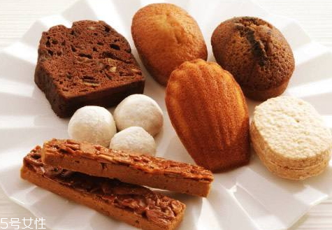 微波爐烤蛋糕用什么容器 美味蛋糕好吃不膩 微波爐烤蛋糕用什么容器 美味蛋糕好吃不膩