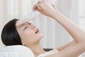 怎么揭面膜不扯大毛孔？掌握方向很重要