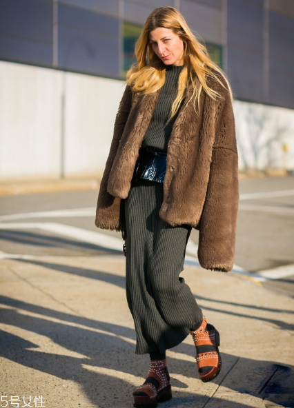 皮草里面搭配什么好看？選對(duì)內(nèi)搭是關(guān)鍵