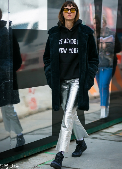 皮草里面搭配什么好看？選對(duì)內(nèi)搭是關(guān)鍵