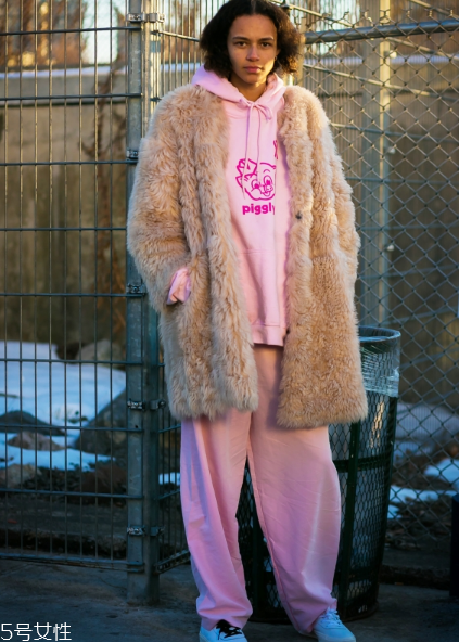 皮草里面搭配什么好看？選對內(nèi)搭是關(guān)鍵