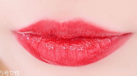 透明唇蜜哪個牌子好？打造玻璃唇效果