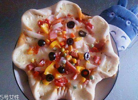 微波爐烤披薩用什么盤子 容器的材質(zhì)取決于選擇的功能鍵 微波爐烤披薩用什么盤子 容器的材質(zhì)取決于選擇的功能鍵