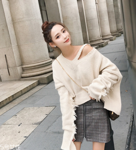 破洞毛衣怎么搭配？隨意不羈的不二選擇