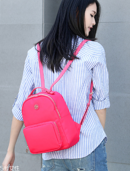 2018流行什么款式雙肩包？出街玩耍的標(biāo)配