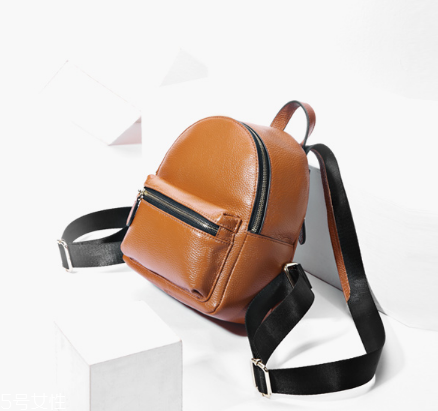 2018流行什么款式雙肩包？出街玩耍的標(biāo)配