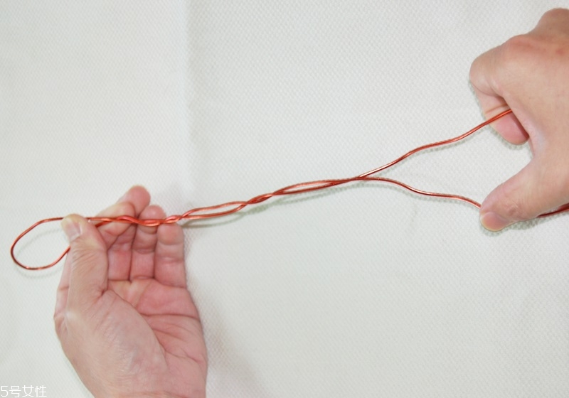 塑料袋收納妙招圖解 4個(gè)收納小技巧 塑料袋收納妙招圖解 4個(gè)收納小技巧