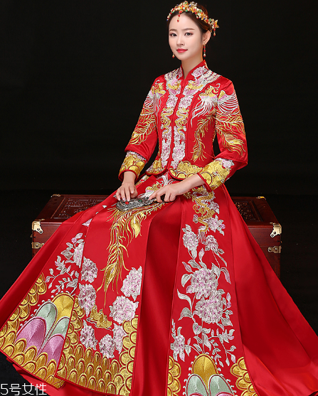 中式秀禾服和西式婚紗哪個(gè)好看？打造完美新娘