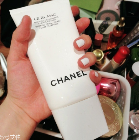 香奈兒美白洗面奶好用嗎？摸著良心推薦