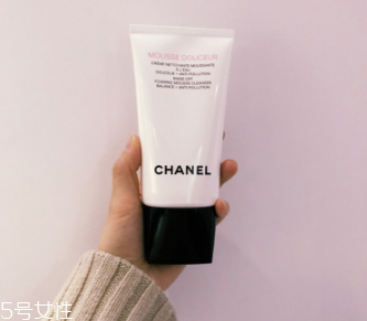 香奈兒美白洗面奶好用嗎？摸著良心推薦