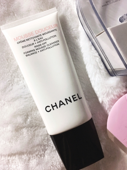 香奈兒美白洗面奶好用嗎？摸著良心推薦