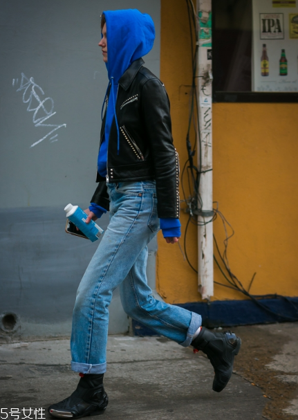 皮衣下面搭配什么好看？玩出個性混搭風