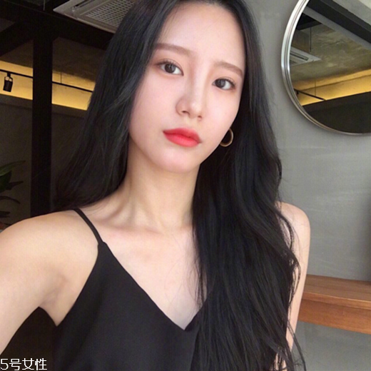 發(fā)量多女生適合什么發(fā)型？形象百變的你