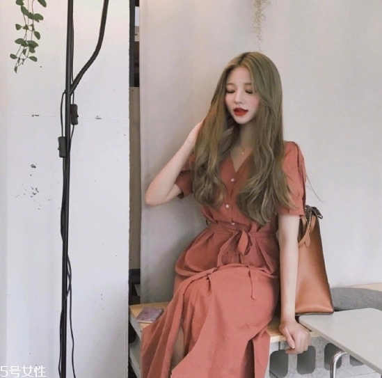 發(fā)量多女生適合什么發(fā)型？形象百變的你