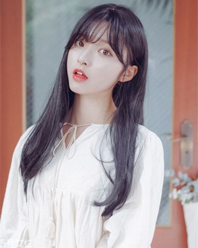 鉆石臉適合什么發(fā)型？流行色也隨之而來(lái)