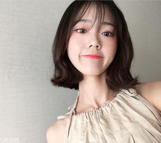 外翹短發(fā)適合什么臉型？再燙內扣你就out了
