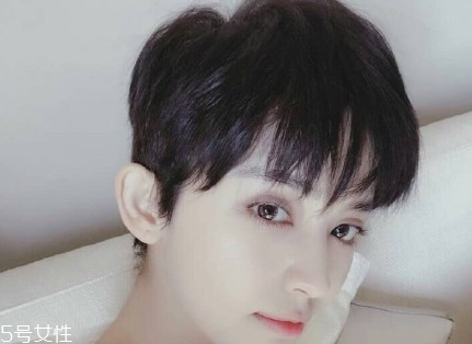 短頭發(fā)染什么顏色好看洋氣顯白？短發(fā)這樣弄好看又大方