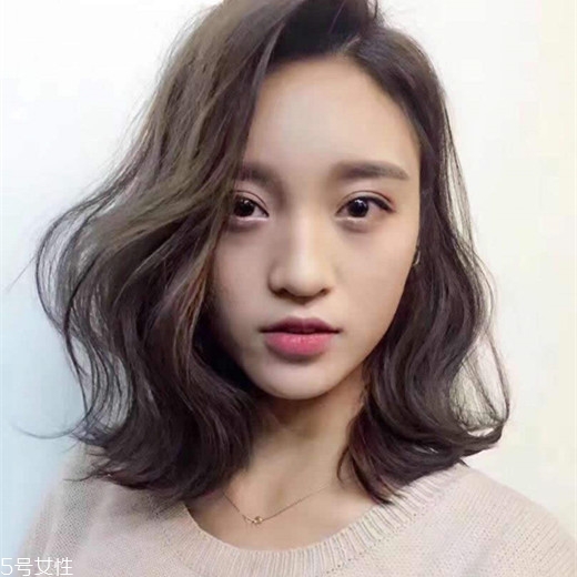 齊肩發(fā)怎么燙好看？女生發(fā)型設計與臉形搭配