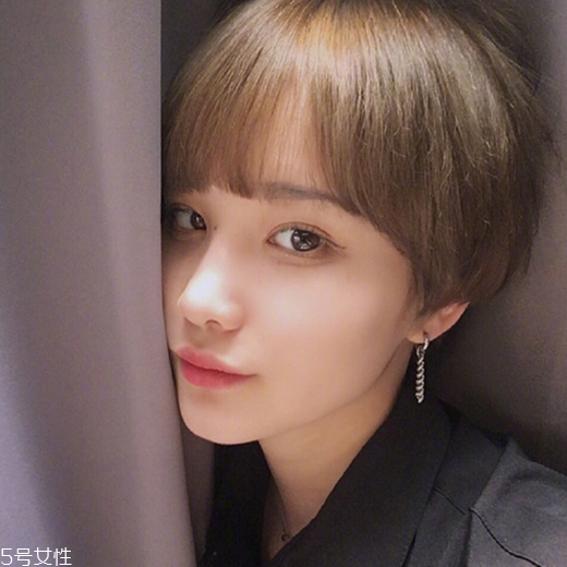 女生發(fā)質(zhì)軟適合什么發(fā)型？胖圓臉顯瘦發(fā)型參考