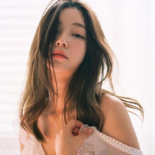 發(fā)量多女生適合什么發(fā)型？形象百變的你