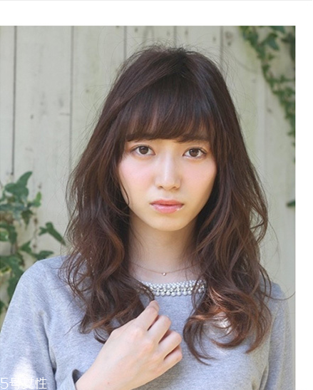 齊劉海適合什么卷發(fā)？如何選擇適合自己的發(fā)型