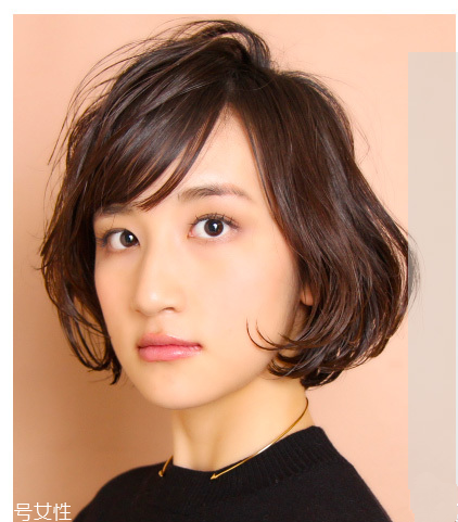 鉆石臉適合什么發(fā)型？流行色也隨之而來(lái)