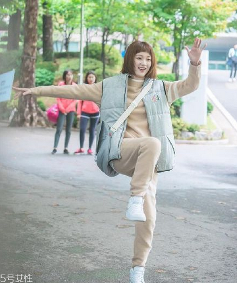 李圣經(jīng)同款短發(fā)怎么打理？吹頭發(fā)的時候盡量吹發(fā)根