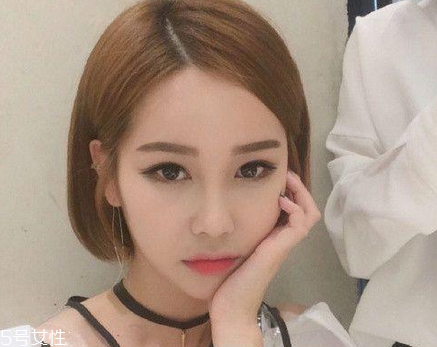 鉆石臉適合什么發(fā)型？流行色也隨之而來(lái)