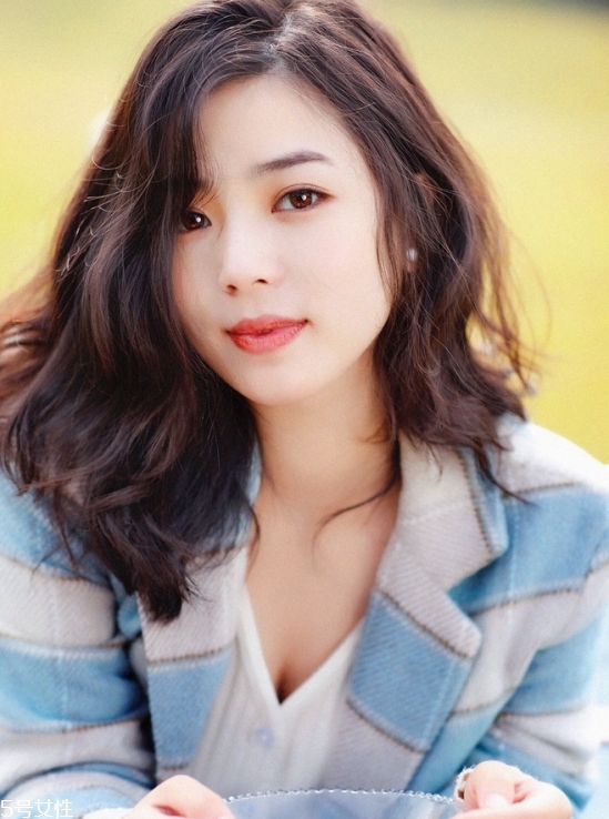 發(fā)量多女生適合什么發(fā)型？形象百變的你