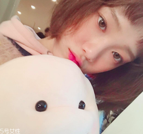 李圣經(jīng)同款短發(fā)怎么打理？吹頭發(fā)的時候盡量吹發(fā)根