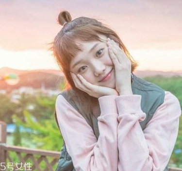 李圣經(jīng)同款短發(fā)怎么打理？吹頭發(fā)的時候盡量吹發(fā)根