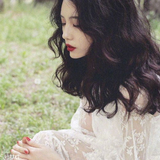 發(fā)量多女生適合什么發(fā)型？形象百變的你