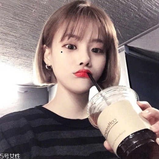 發(fā)量多女生適合什么發(fā)型？形象百變的你