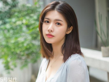 矮個子女生適合什么短發(fā)？氣質(zhì)齊肩卷發(fā)